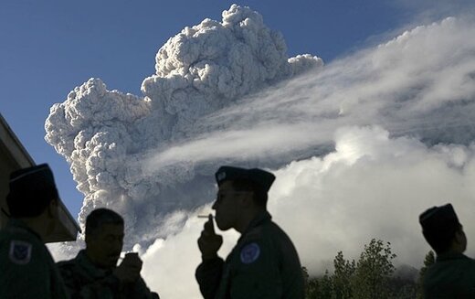 volcano-chile-smoke_668242n