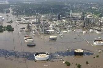 2007-07-02_2_US-REFINERY-COFFEYVILLE_