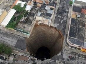 guate_sinkhole_afp